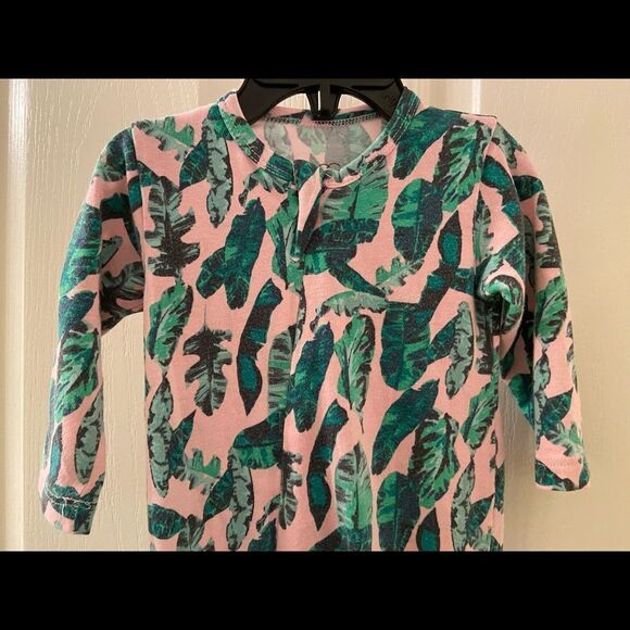 Egg by Susan Lazar Girls Pink Green Leaves Footed Zipper Sleeper Size 6 Months - Picture 2 of 8